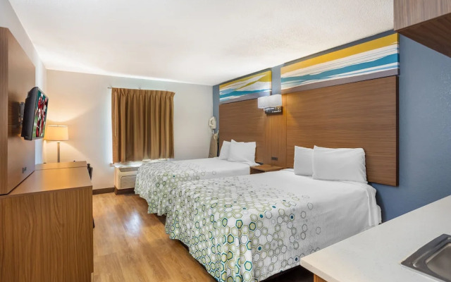 HomeTowne Studios by Red Roof Lancaster