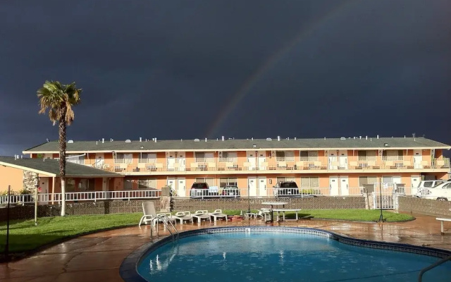 The River Inn and Suites