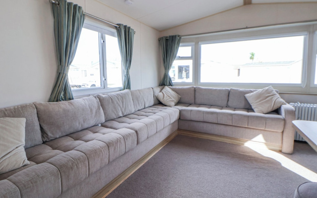 The Beachside Hideout - St Michaels and Browns Caravan Park