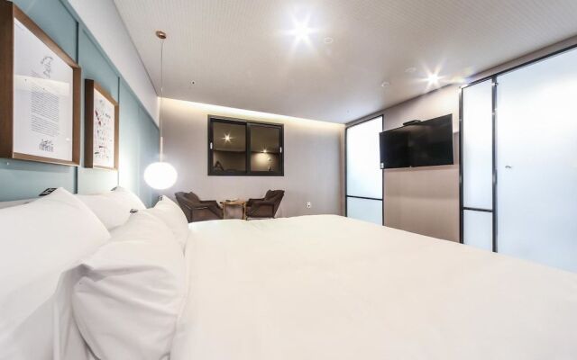 Browndot Hotel - Gold
