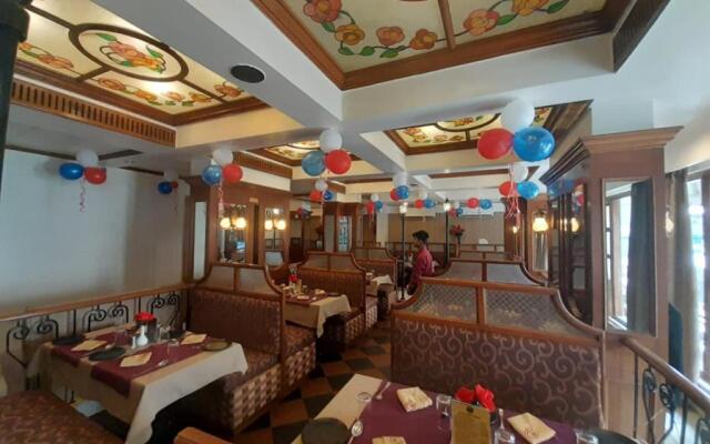 Raja Hotel