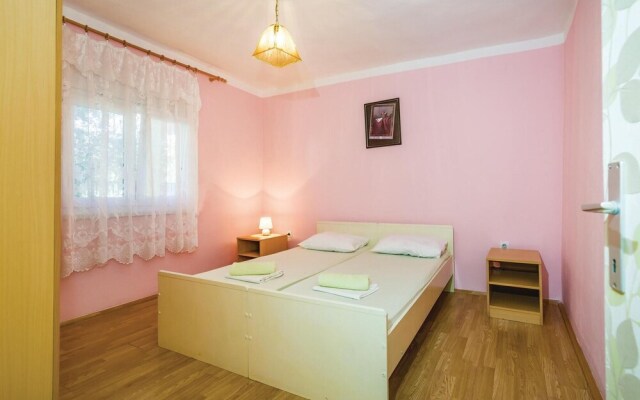 Nice Apartment in Gornji Karin With 2 Bedrooms and Wifi