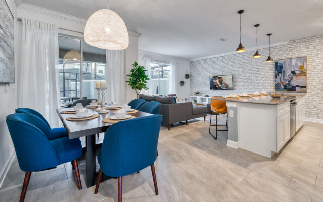 Modern townhome with private pool near Disney