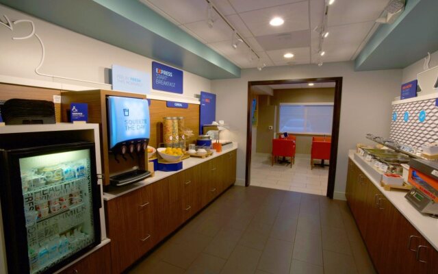 Holiday Inn Express & Suites Canyonville