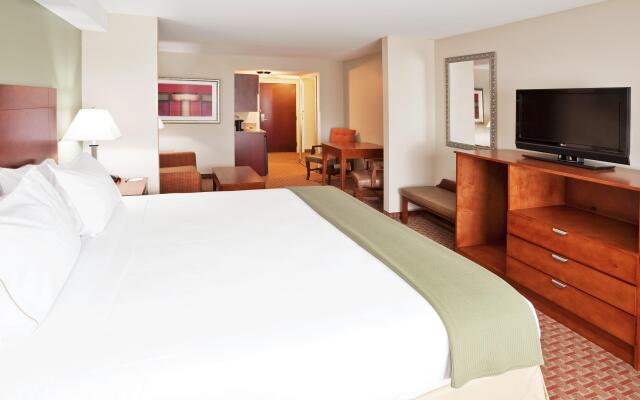 Holiday Inn Express Hotel & Suites Niagara Falls, an IHG Hotel