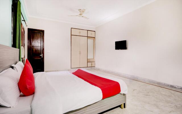OYO Flagship 75488 Royal Grand Inn