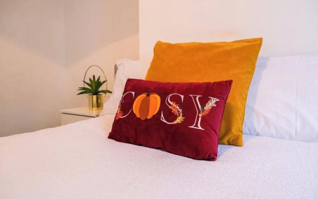 4 Bed House Sleeps 7-free Parking- Contractors