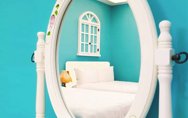 Happiness Color Fun B&B