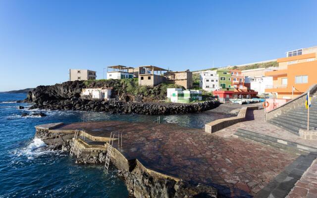 Home2Book Charming Sea Front House