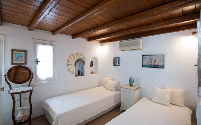 Anemoessa House