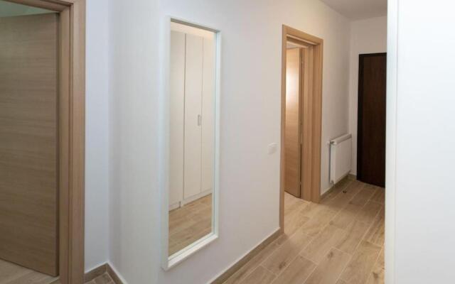 Amazing Apartament with Garden / Bucharest Airport Henri Coanda