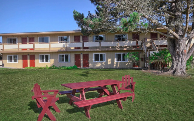 Silver Surf Motel