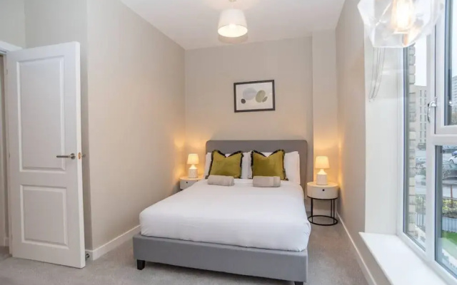 Stunning 3-bedroom Home With Free Parking
