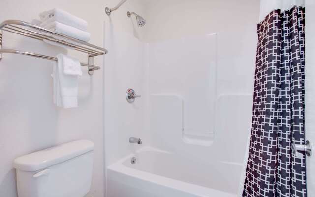 Super 8 by Wyndham Dalton