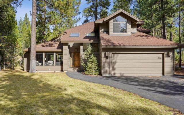 3 Tumalo-AC-Hot Tub-4BR/3BA