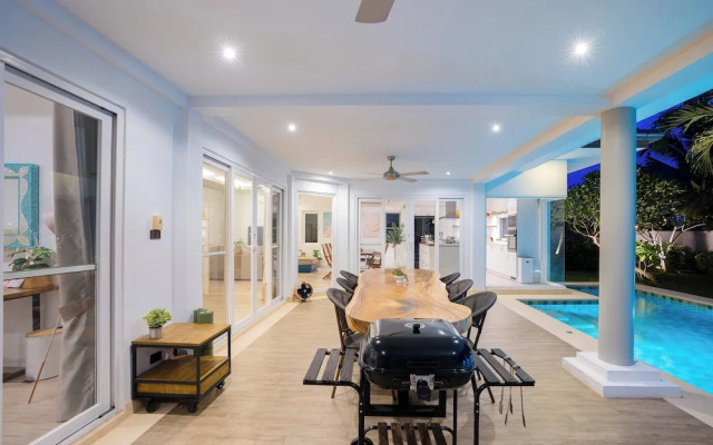 Kira Japandi Escape Sauna Rooftop Cinema