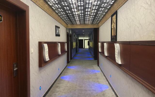 Meral Crown Hotel