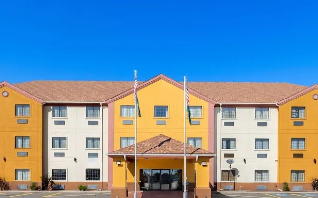 Quality Inn & Suites McAlester on Hwy 69