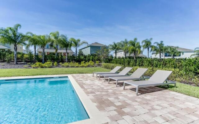 8 Bedroom Vacation Home with Pool 2114