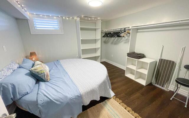 Spacious & Renovated 1BD Suite w/parking