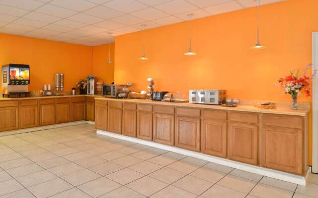 Americas Best Value Inn Tulsa at I-44