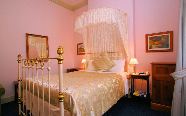 The Lodge on Elizabeth