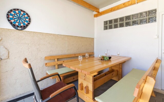 Stunning Home in Buje With Wifi and 2 Bedrooms
