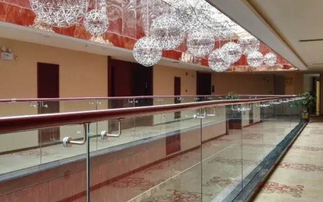 Ziyun Dongzimen Hotel