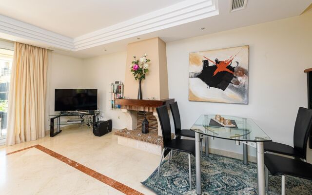 Villa Riviera in Urbanizaci n Riviera Sol