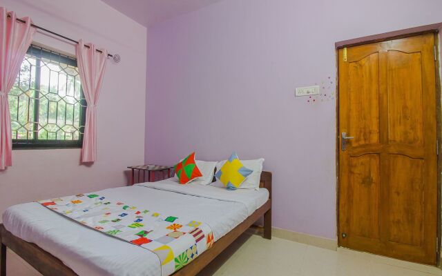 OYO 16852 Home Colorful 2BHK Morjim