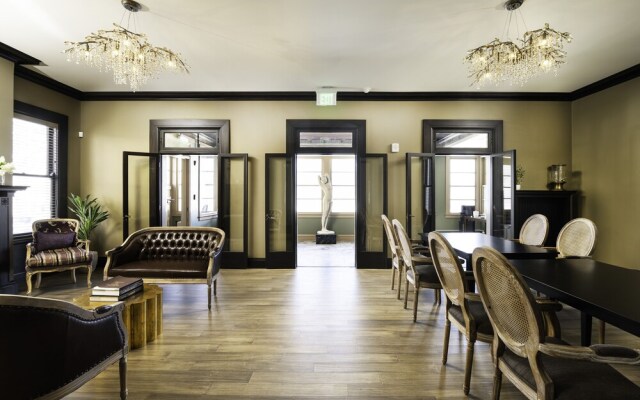 The Edward Hotel
