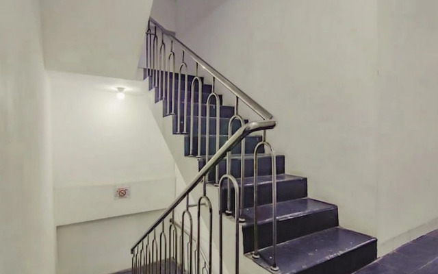 RedDoorz near Pasar Baru 4