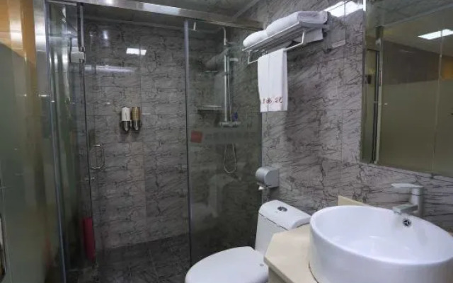 Shankee Chain Hotel (Shenzhen Bao'an International Airport Huangtian Subway Station)