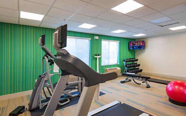 Holiday Inn Express Hotel & Suites PEORIA NORTH - GLENDALE, an IHG Hotel