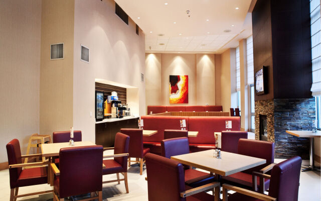 Holiday Inn Express & Suites Langley by IHG