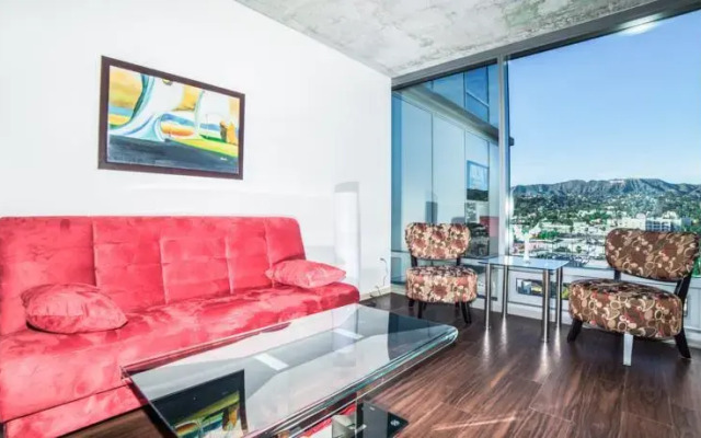 Hollywood Mirage Apartment