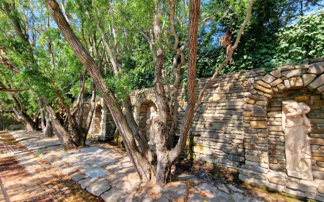 Persikovy Zamok Private House