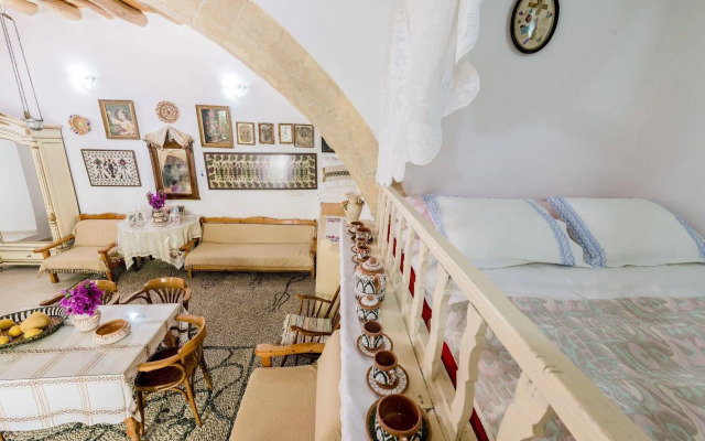 Kamariko Traditional House