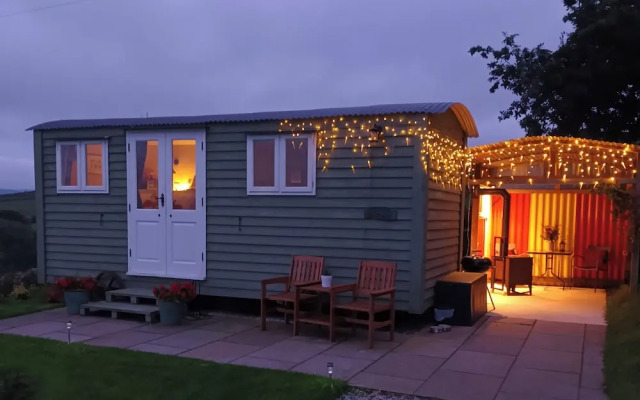 The Journeyman Luxury Shepherds Hut
