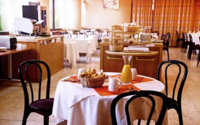 Hotel Logis de Lyon Est