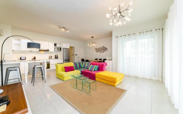 Beachcove Apt No 10