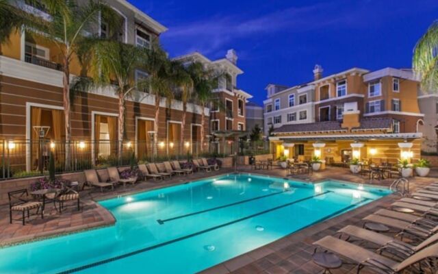 Global Luxury Suites Baypointe Station