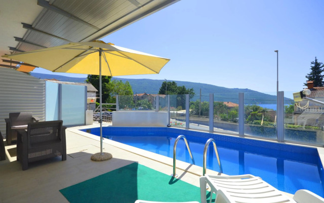 TOP-APARTMENT MONTENEGRO, with private Pool!