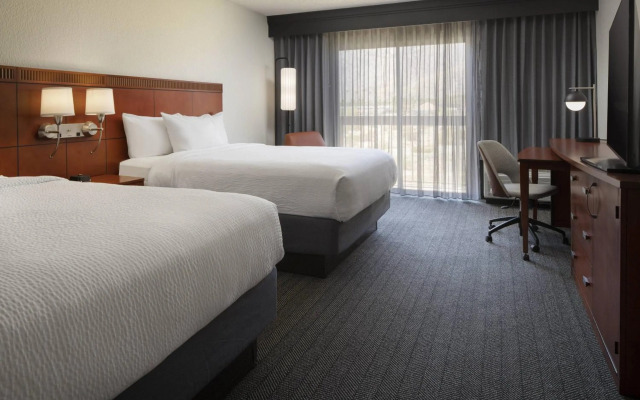 Courtyard By Marriott Palm Springs