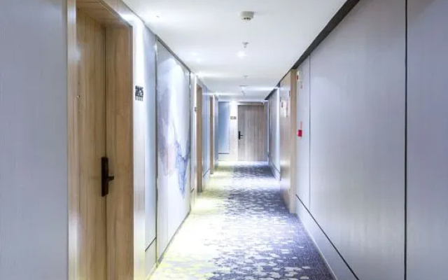 Youth Sunshine Hotel (Chengdu Chadianzi Subway Station Longhu Xichen Tianjie Branch) – Hotel Rooms – Chengdu
