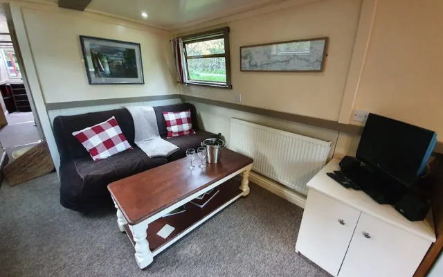 The Cru Houseboats
