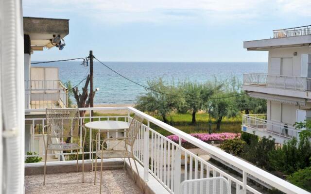 Themis 40 steps from beach