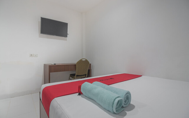 RedDoorz near Living Plaza Balikpapan