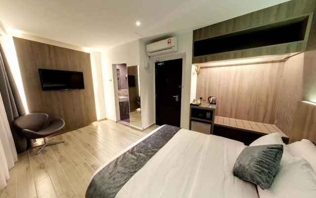 Flora by Crossroads Hotel