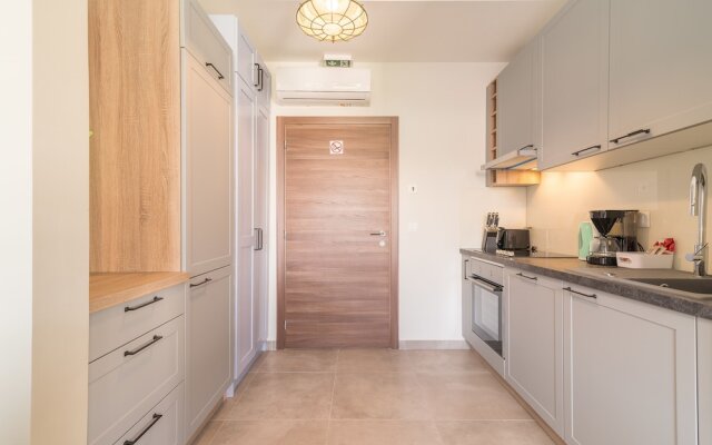 Luxurious Suites Elegance